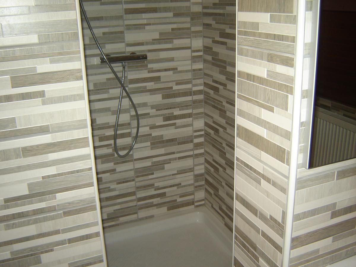 Chambre Familiale | Douche de la salle de bain