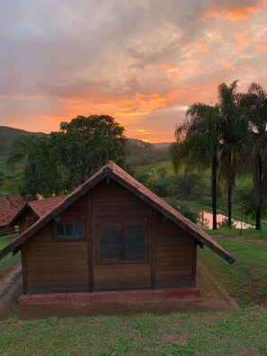 Chalet, Bergblick | Minibar, Bügeleisen/Bügelbrett, Babybetten, Bettwäsche