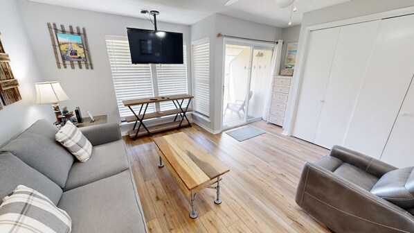 Studio | Living area | 30-inch TV with cable channels