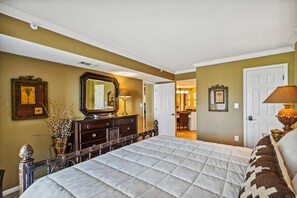 Condo, 2 Bedrooms