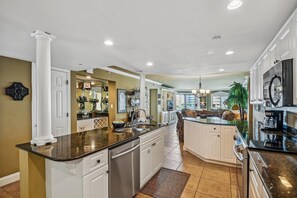 Apartment, 2 Schlafzimmer | Eigene Küche | Kühlschrank, Mikrowelle, Ofen, Geschirrspüler