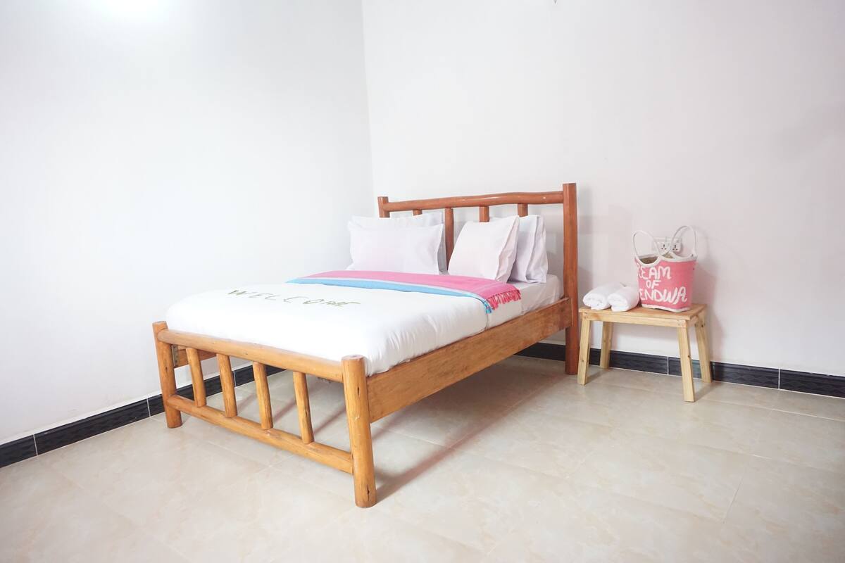 Deluxe Room, 1 Double Bed, Balcony, Ocean View (Pink)