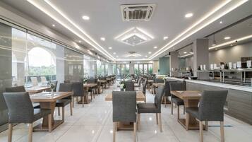 Petit déjeuner buffet compris tous les jours