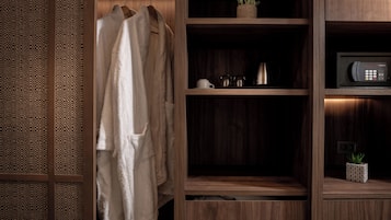 Superior Double or Twin Room | In-room safe, individually furnished, blackout drapes, soundproofing