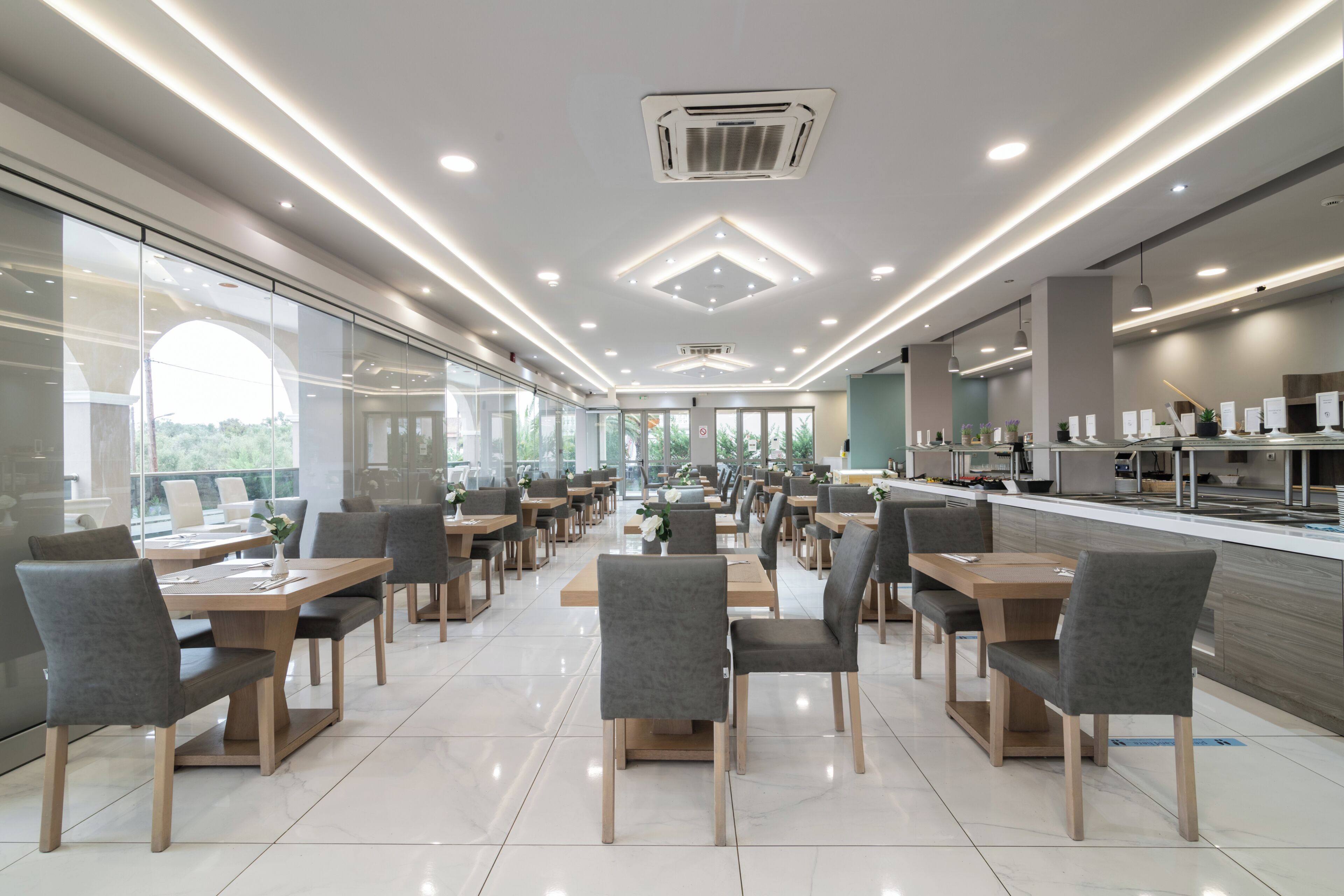 2 restaurants; breakfast, lunch, and dinner served