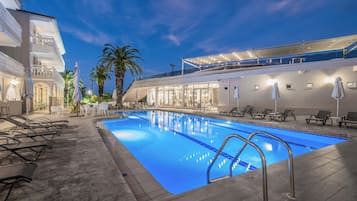 3 outdoor pools, open 10:00 AM to 6:00 PM, pool umbrellas, sun loungers