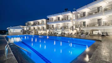 3 outdoor pools, open 9:00 AM to 6:00 PM, pool umbrellas, sun loungers