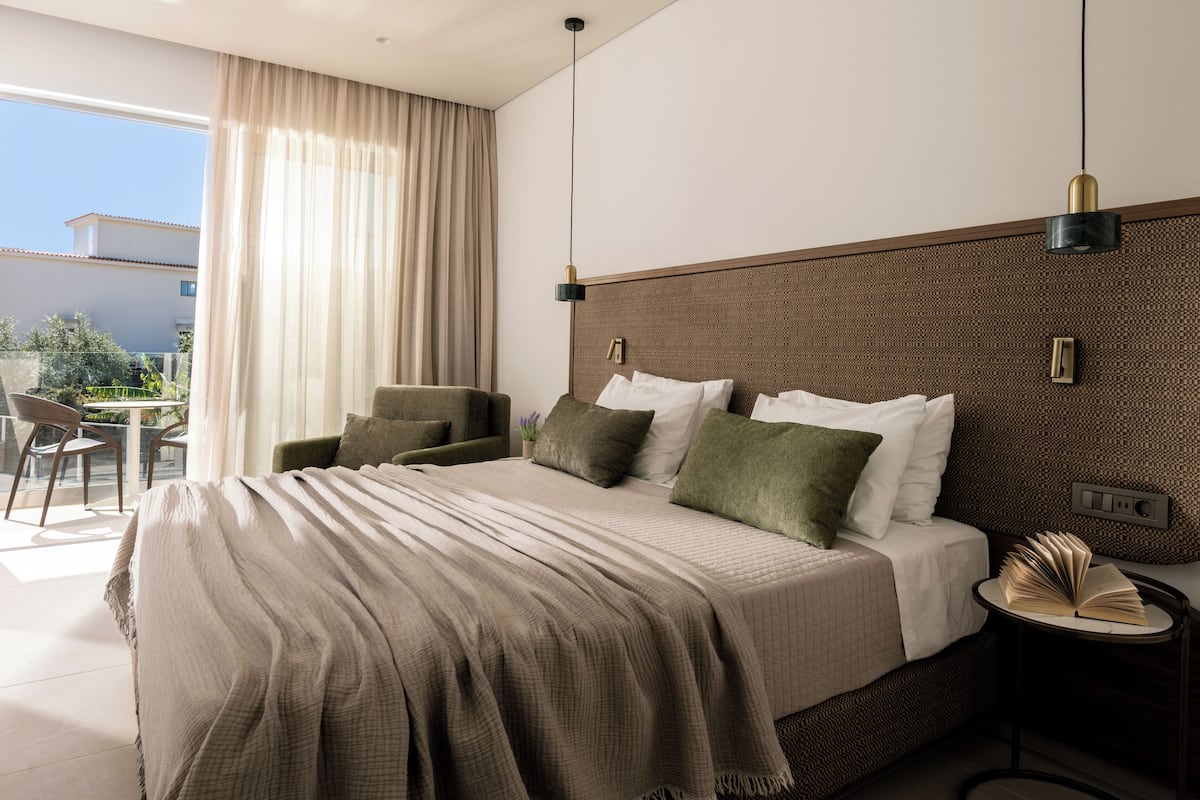 Superior Double or Twin Room | In-room safe, individually furnished, blackout drapes, soundproofing