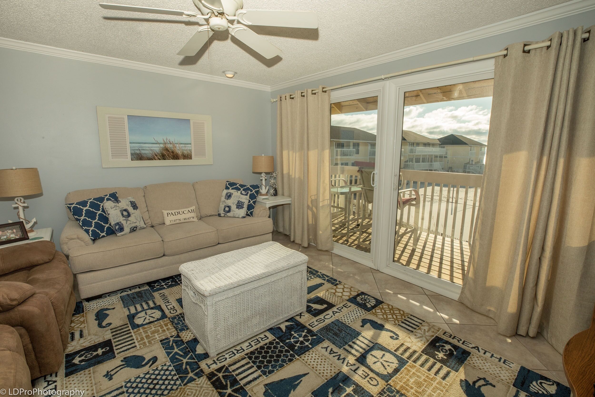 Condo, 1 Bedroom | Living area