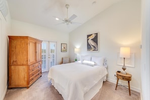 5 bedrooms, desk, iron/ironing board, travel cot
