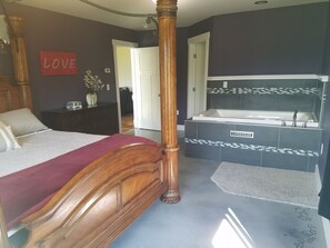 4 bedrooms, desk, iron/ironing board, travel cot