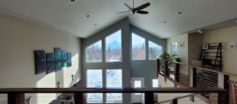 Breathtaking Mountain Views tucked away in private. Outdoor Sauna and Hot Tub!