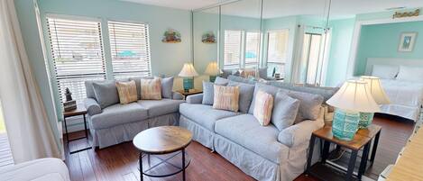 Studio | Living area