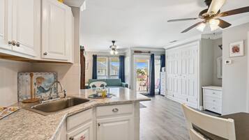 Studio | Private kitchen | Fridge, microwave, oven, dishwasher