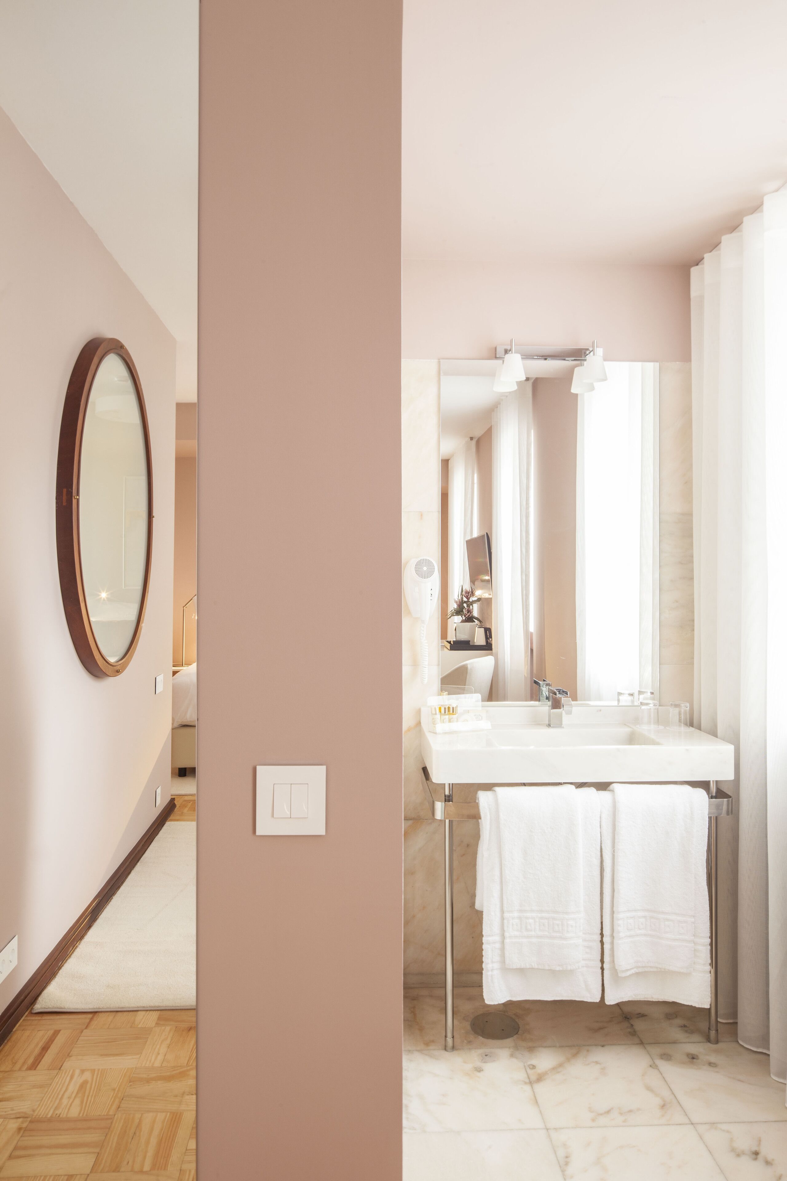 superior room, courtyard view | bathroom | shower, free toiletries, hair dryer, towels