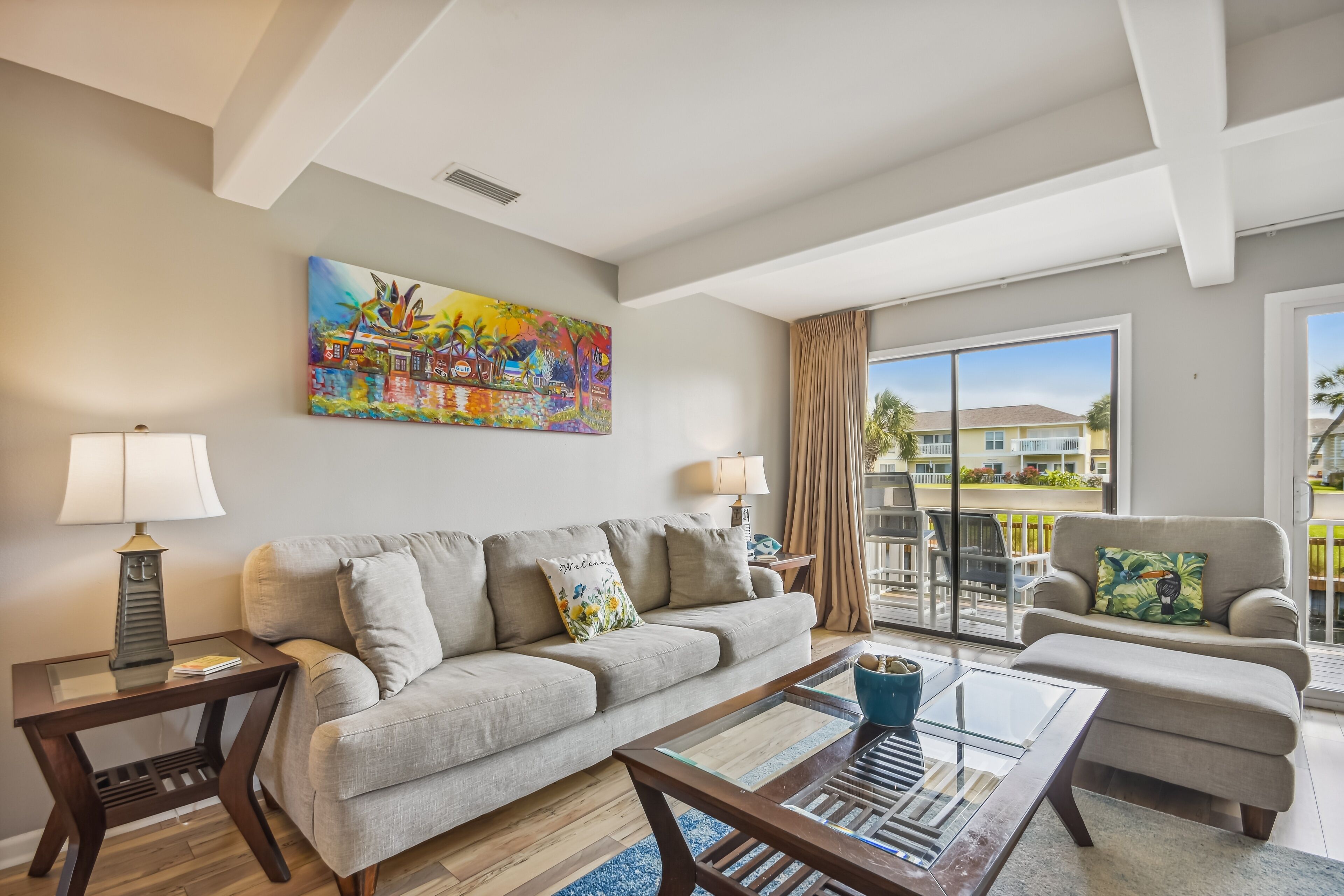 Condo, 2 chambres | Salle de séjour | Téléviseur de 30 po avec télévision par câble