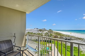 Condo, 2 Bedrooms | Property grounds