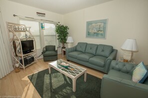 Condo, 1 Bedroom | Living area