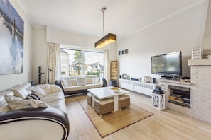Villa, 4 Bedrooms (Lustucru) | Living area | Flat-screen TV - Lustucru (Koksijde)