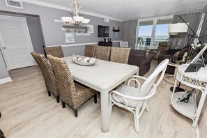 Condo, 2 Bedrooms | Dining