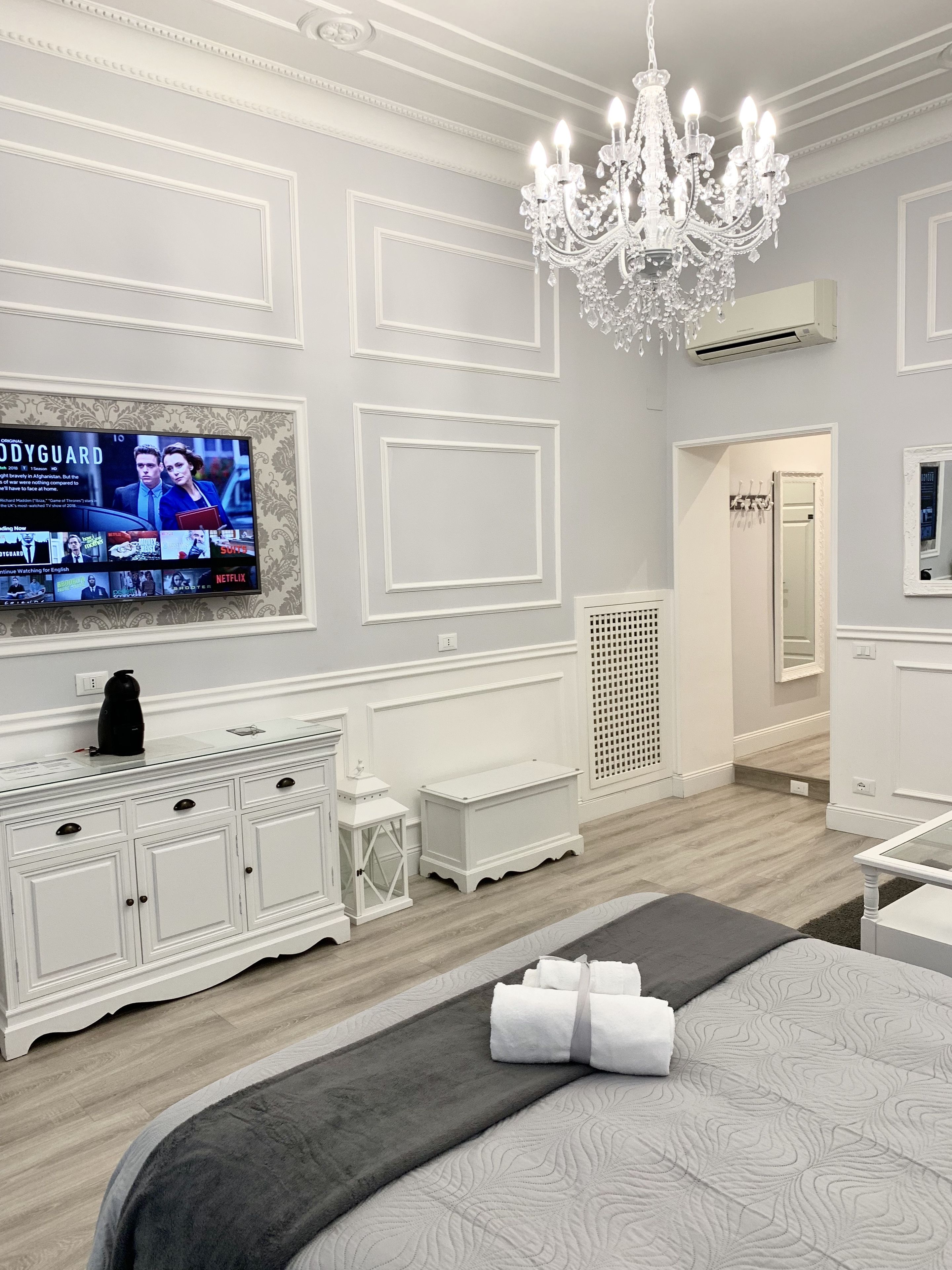 Photo - Charme & Chic Luxury