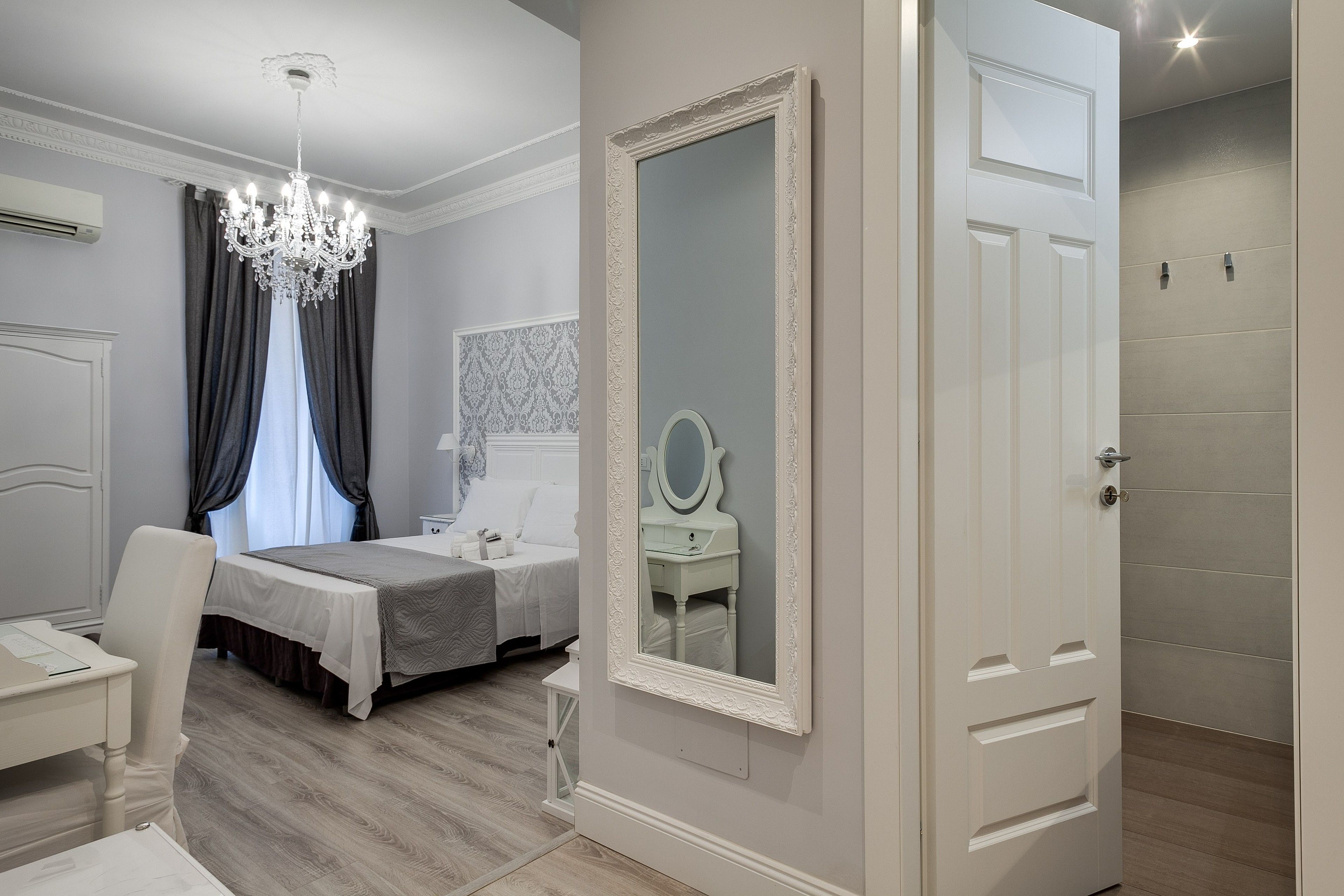 Photo - Charme & Chic Luxury