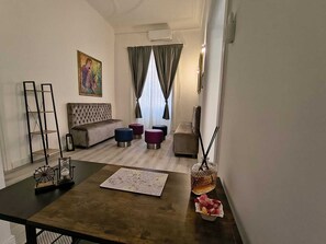 Classic Room, Non Smoking | Living area - Charme & Chic Luxury (Rome)