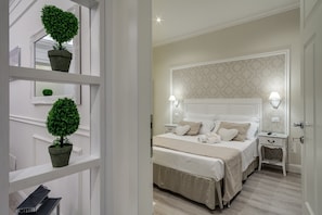 Economy Room | Premium bedding, down comforters, minibar, in-room safe - Charme & Chic Luxury (Rome)