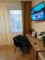 Superior Apartment | Desk, soundproofing, iron/ironing board, cribs/infant beds