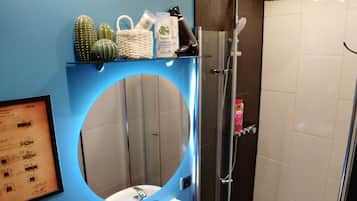 Standard-Apartment | Schreibtisch, schallisolierte Zimmer, Bügeleisen/Bügelbrett, Babybetten