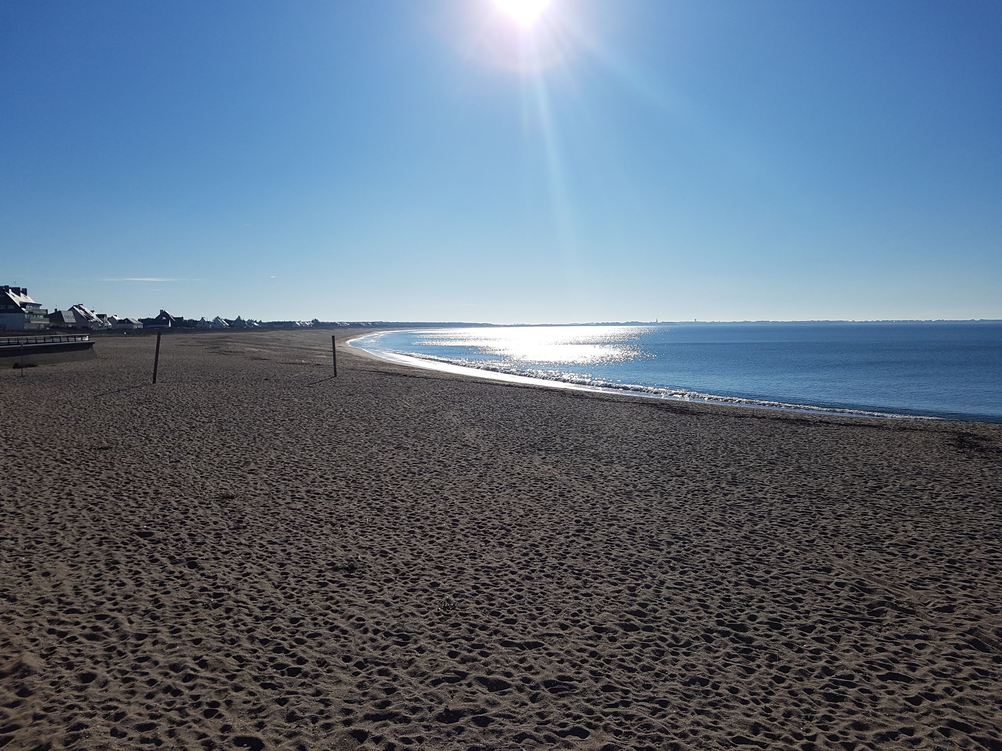 Am Strand, Sonnenschirme, Strandtücher