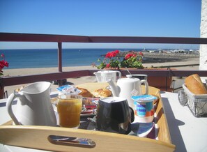 Daily buffet breakfast for a fee - Les Chants d'Ailes - Hôtel Face Mer (La Turballe)
