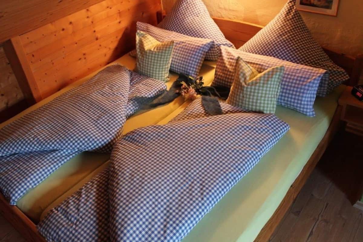 Doppelzimmer (Kuckuck) | Individuell dekoriert, individuell eingerichtet, Schreibtisch