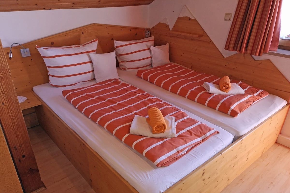 Doppelzimmer (KAISERBLICK) | Individuell dekoriert, individuell eingerichtet, Schreibtisch