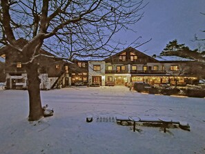 Front of property - evening/night - Fetznhof Landpension (Grassau)