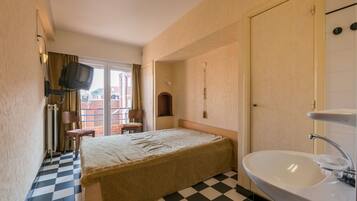 Căn hộ, 2 phòng ngủ (Vitalo 402) | 2 phòng ngủ, bàn ủi/dụng cụ ủi quần áo