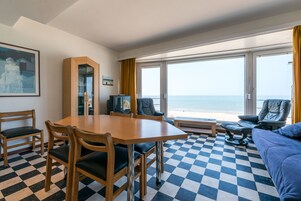 Lägenhet - 2 sovrum (Vitalo 402) | Vardagsrum | Platt-tv