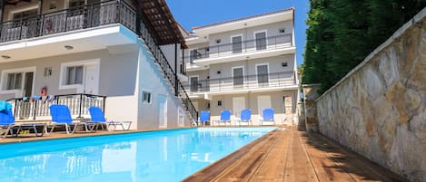 Outdoor pool, sun loungers