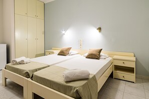 In-room safe, desk, blackout drapes, iron/ironing board - Karras Livin (Zakynthos)