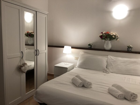 Apartment, 2 Einzelbetten, Nichtraucher, Stadtblick | Bügeleisen/Bügelbrett, kostenloses WLAN, Bettwäsche