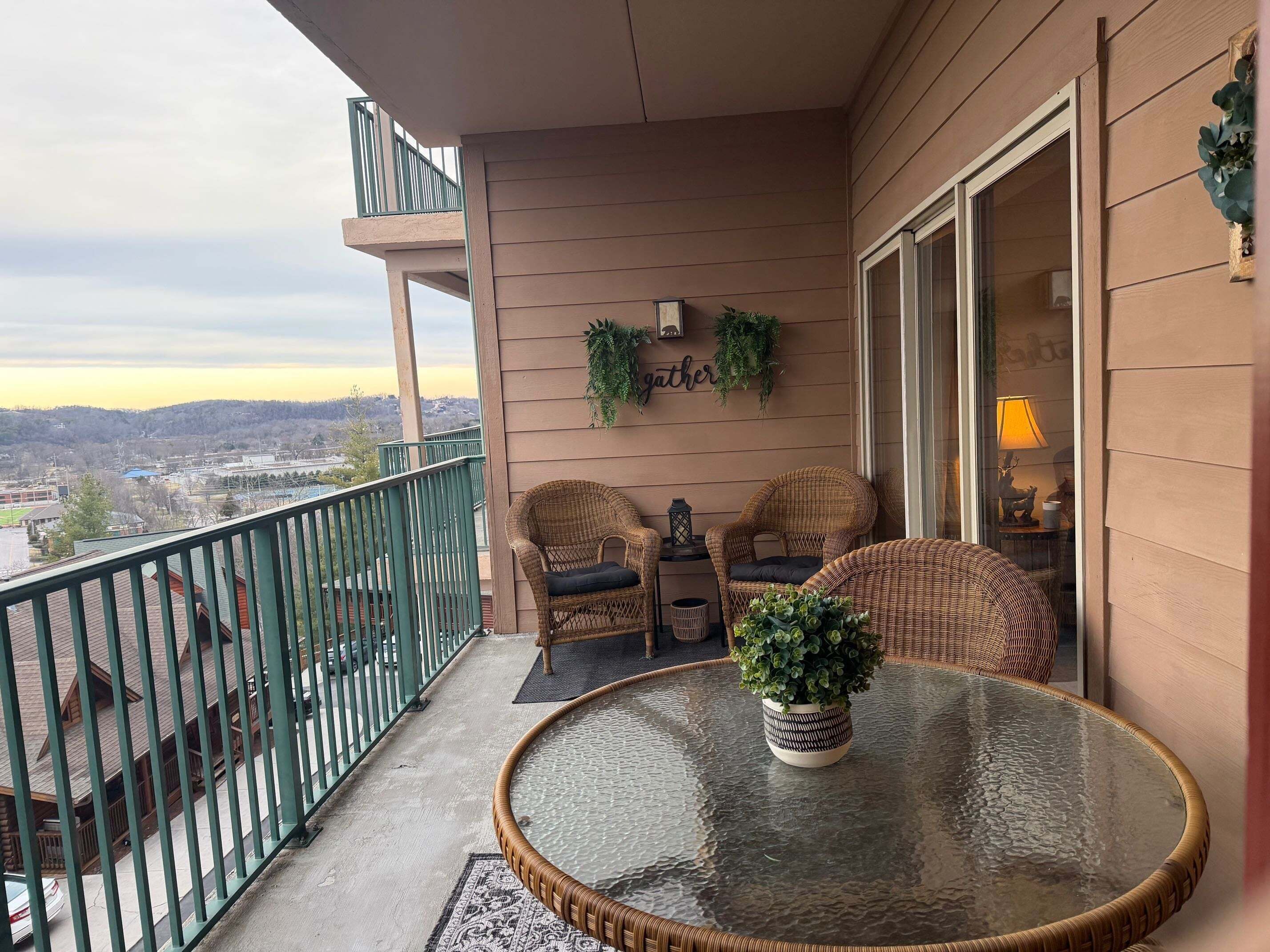 المنطقة المحيطة بالمنشأة