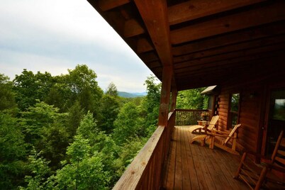 Cozy 1 Bedroom Cabin by RedAwning
