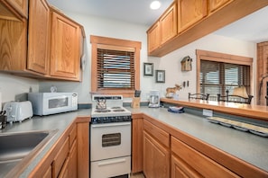 Condo, 1 Bedroom | Private kitchen - Powell Peak 104 1 Bedroom Condo by RedAwning (Estes Park)