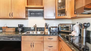 Apartment, 1 Schlafzimmer | Eigene Küche | Kühlschrank, Mikrowelle, Herdplatte, Geschirrspüler