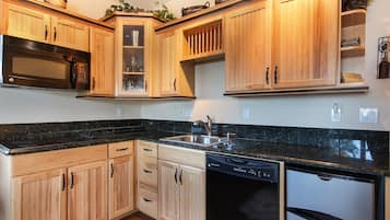 Condo, 1 Bedroom | Private kitchen | Fridge, microwave, dishwasher, coffee/tea maker