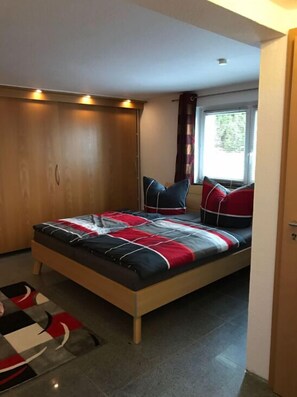 Free cots/infant beds, travel cot, free WiFi