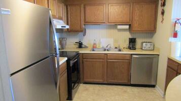 Kondominium, 2 kamar tidur | Dapur pribadi | Lemari es, microwave, oven, dan mesin pencuci piring