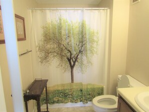 Kondominium, 2 kamar tidur | Kamar mandi | Handuk