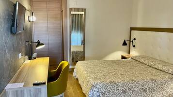 Een bureau, babybedden, extra bedden, gratis wifi