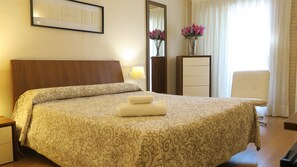 Desk, cribs/infant beds, rollaway beds, free WiFi - Hotel Playa Canet (Canet de Berenguer)
